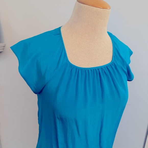 Banana Republic silk square neck top with back keyhole cut-out & flutter sleeve - Picture 12 of 12